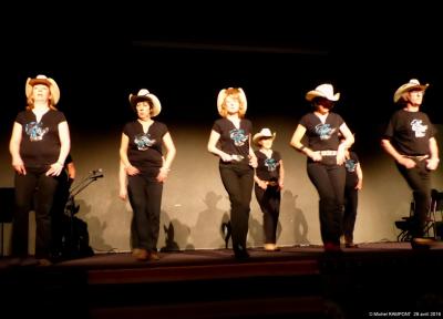ALAVH country dancers